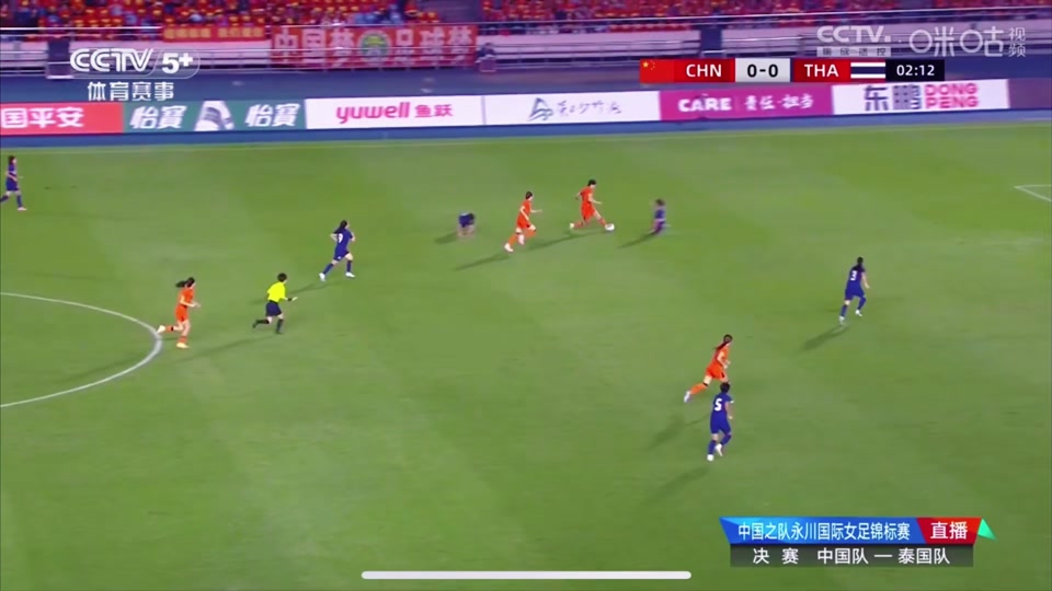女足国家队备战决赛，研究对手战术