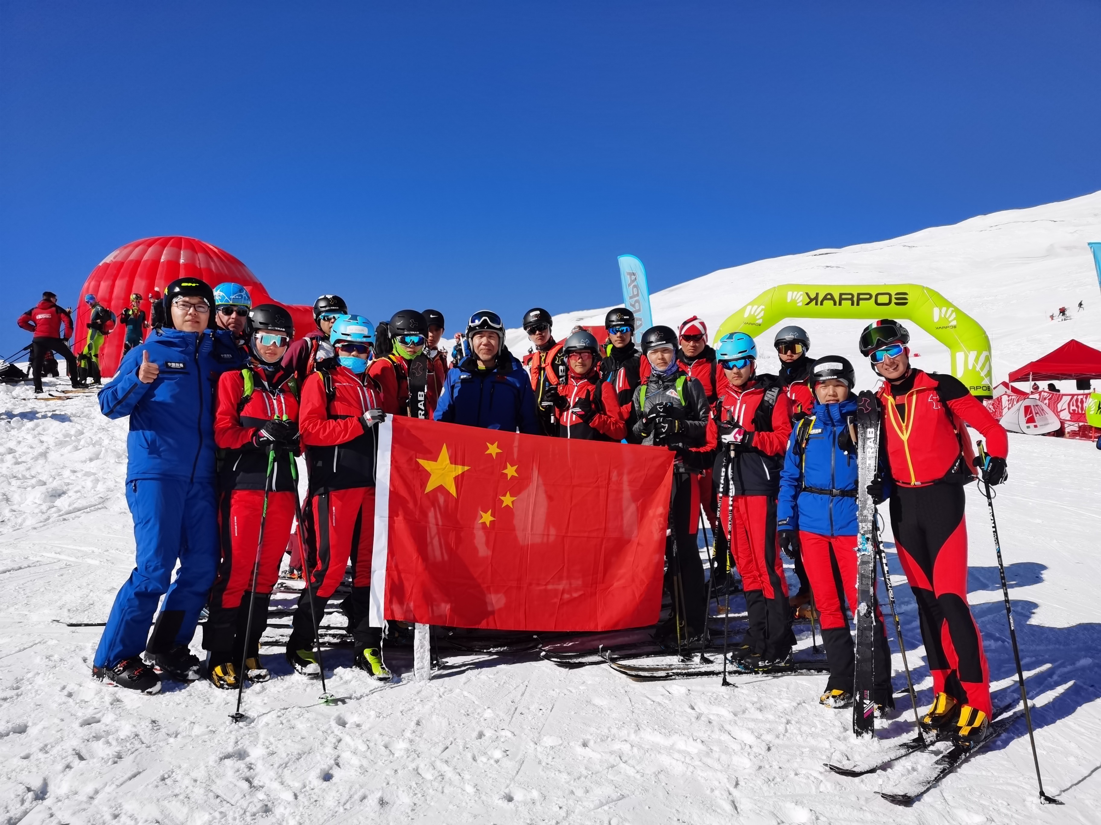 瑞士滑雪选手夺取冠军，实现突破