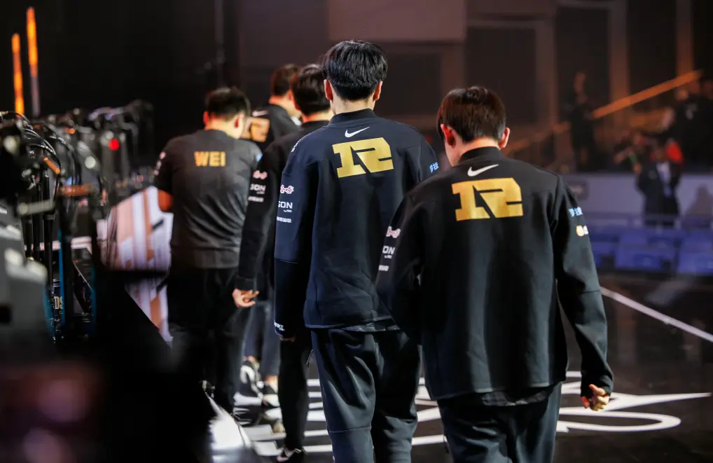 FNC翻盘RNG，Kanavi团战一打五四强赛3:0（深圳）