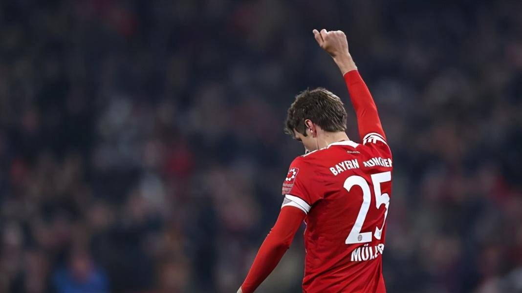 沙尔克04惨遭狂胜，陷入困境