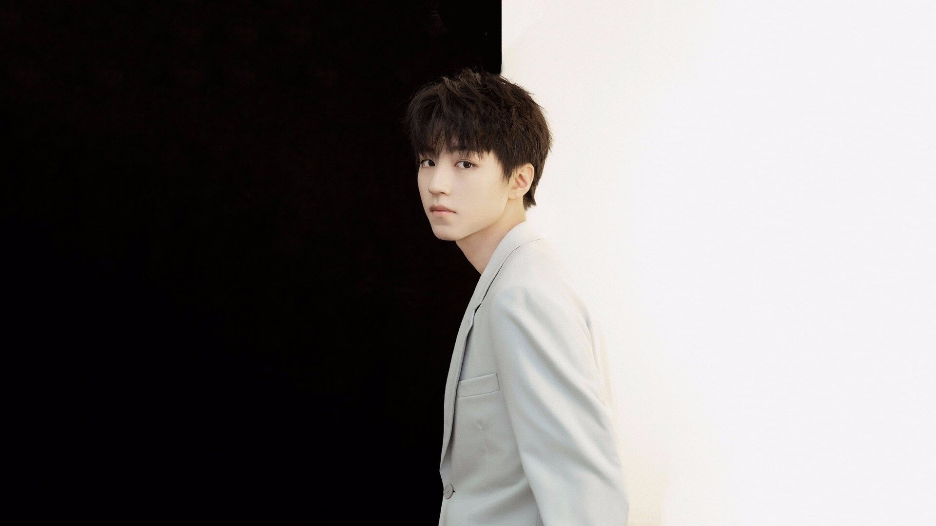 逆流而上，詹姆斯在东决关键战之夜的君王证明