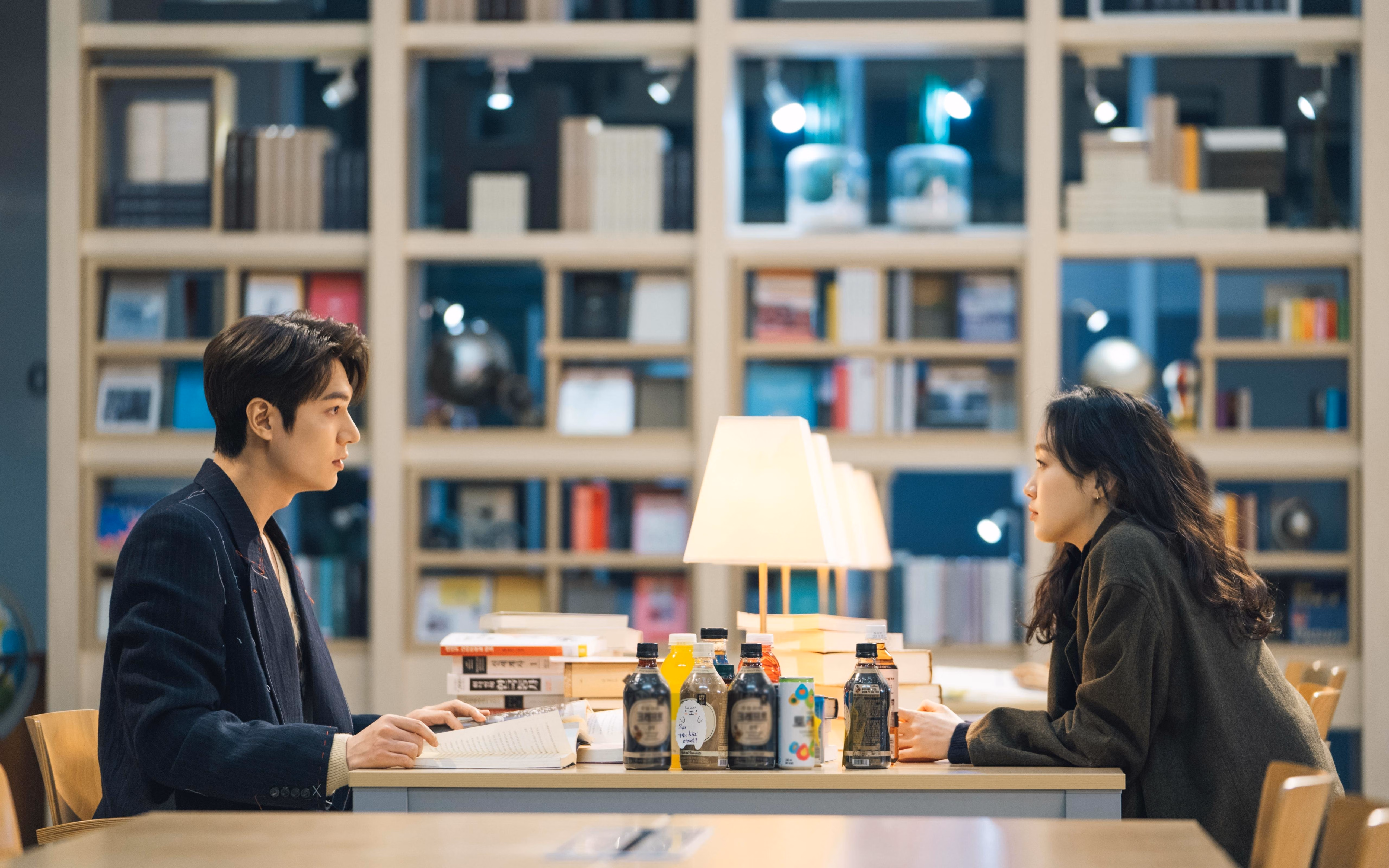 格纳布里压哨绝杀,莱比锡红牛惊险逆转沙特豪门