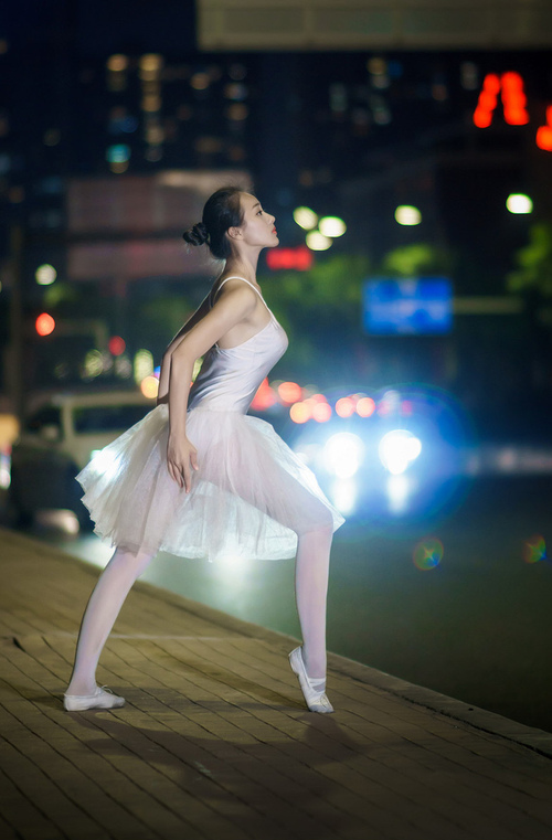 爆发的爱德华兹与独行侠的炮火,当个人英雄主义照亮团队体系